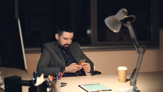 Should Employees Have the Right to Disconnect After Work