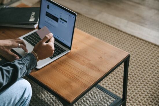 Subscription Traps in Digital Services: Recurring Payments Can Escape Consumers Attention